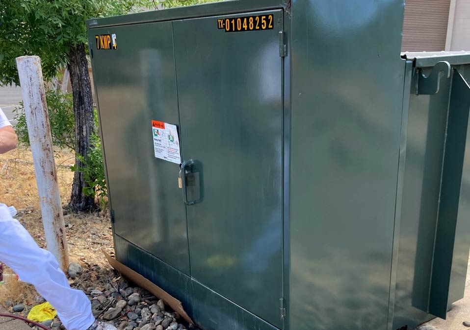 vtbuildingMetaldoorServicesTransformers